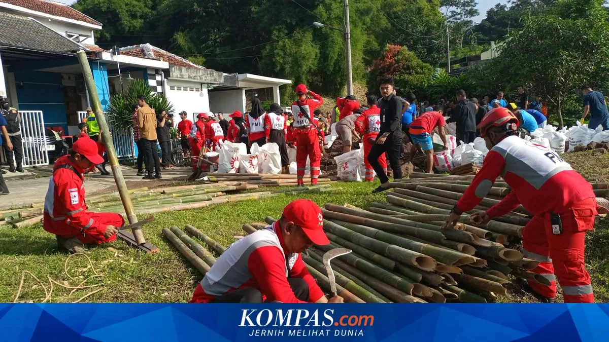Gubernur Jateng Apresiasi Gotong Royong Warga Perbaiki Jembatan Ambrol