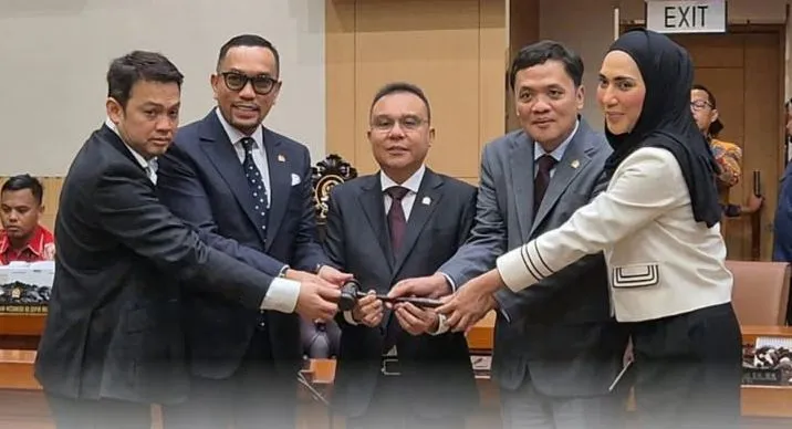 Ahmad Sahroni Kembali Pimpin Komisi III DPR RI setelah Putusan MKD