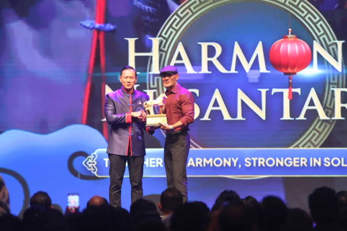 Deddy Corbuzier Terima Penghargaan di Perayaan Imlek Nasional 2026
