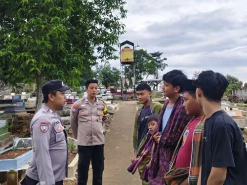 Polisi Jaga Keamanan TPU Pringsewu Selatan Usai Perang Petasan