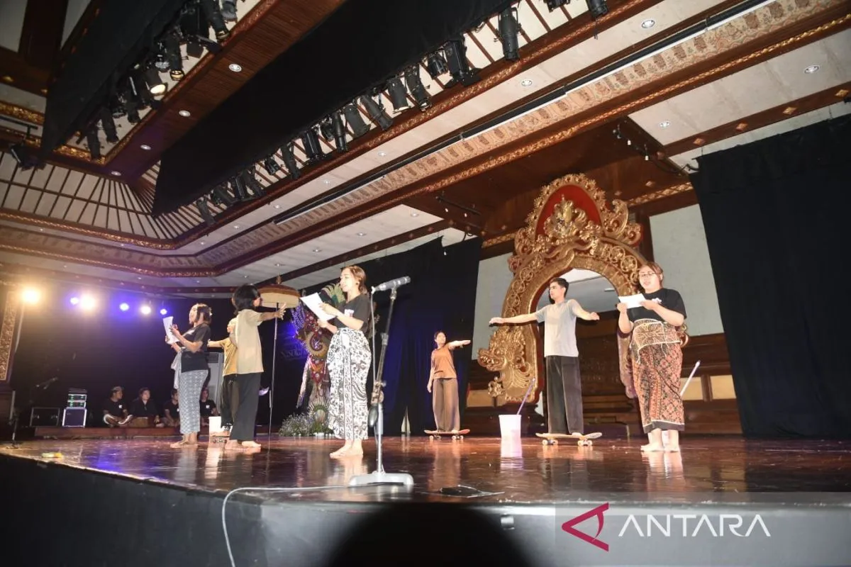 Kritik Sosial Melalui Teater: Kawiya Bali Sampaikan Pesan di Bulan Bahasa