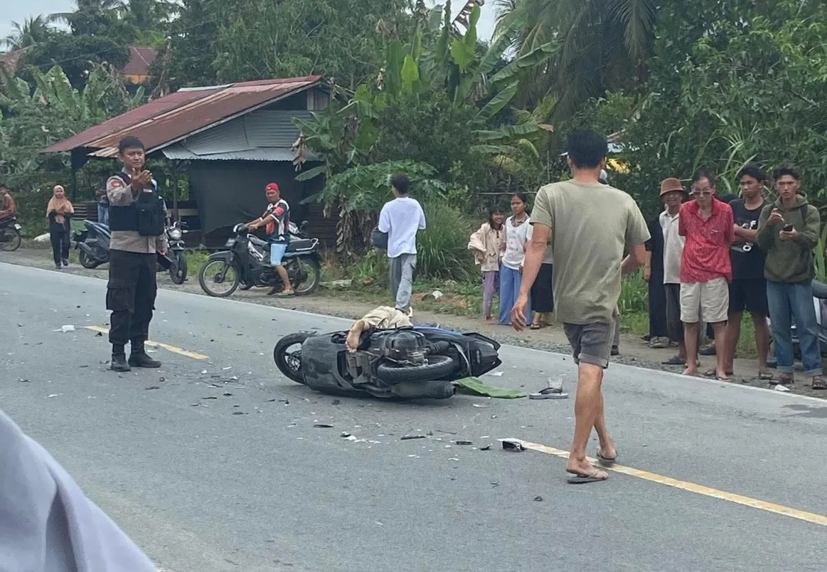 Dua Pengendara Motor Tewas Usai Tabrakan dengan Mobil Box di Pemangkat