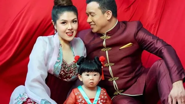 Artis Cilik 90-an Kini Jadi Orang Tua: Momen Kebahagiaan Tina Toon dan Teman-Temannya