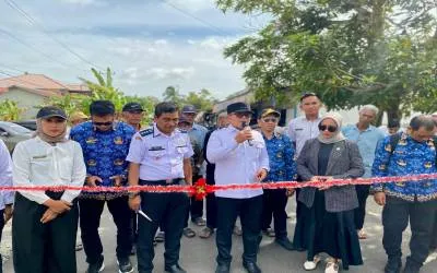 Peresmian Jalan Poros Ekonomi Sungai Itik-Jeruju Besar oleh Bupati Sujiwo