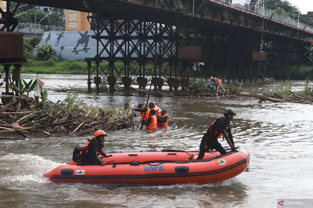 Perawatan Jembatan Bersejarah 156 Tahun di Kediri