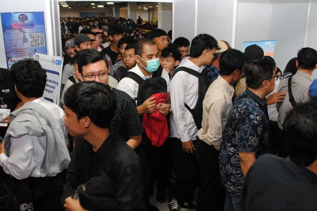 Mari Elka Pangestu: 80% Lapangan Kerja Baru di Sektor Informal, Tantangan Pengangguran Muda Meningkat