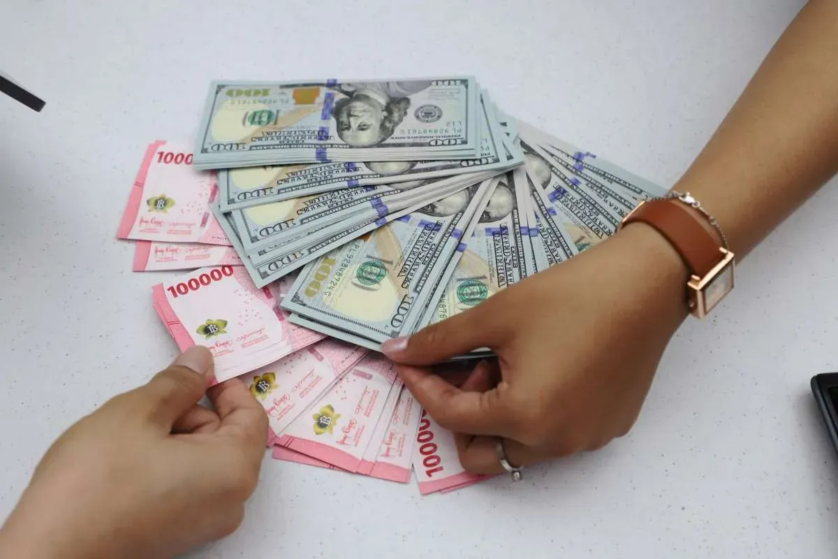 Nilai Tukar Rupiah Melemah, Dolar AS Tertekan Oleh Isu Terkait China (10/2)