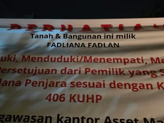 Klaim Kepemilikan Tanpa Putusan, Fadliana Fadlan Pasang Spanduk di Rumah Sengketa