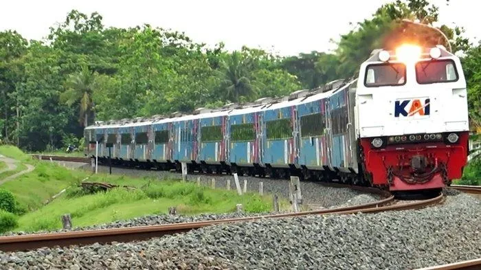 Tiga Pelajar Meninggal Dunia Tertabrak Kereta Api Saat Berfoto di Jalur Kereta