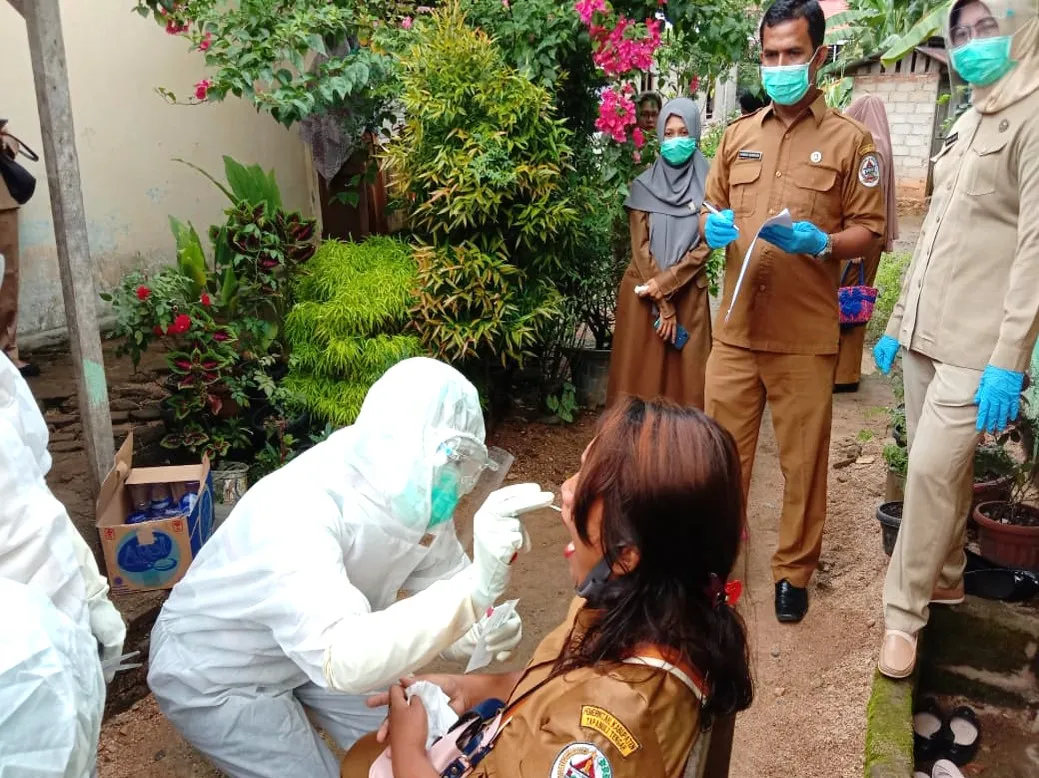 Dinas Kesehatan Tapanuli Tengah Laksanakan Swab Massal untuk Deteksi Covid-19