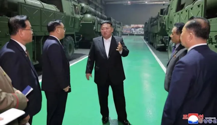Kim Jong Un Umumkan Modernisasi Militer dengan Peluncur Roket Canggih