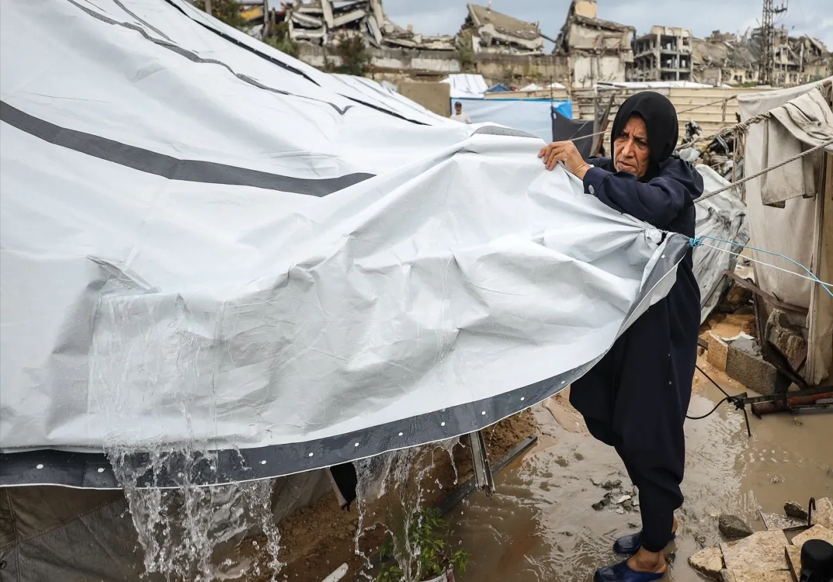 Banjir Terjang Ribuan Tenda Pengungsi Gaza di Tengah Krisis Kemanusiaan