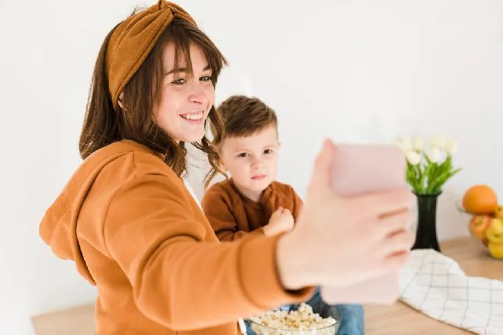 Peer Parenting: Membangun Karakter Anak di Era Digital