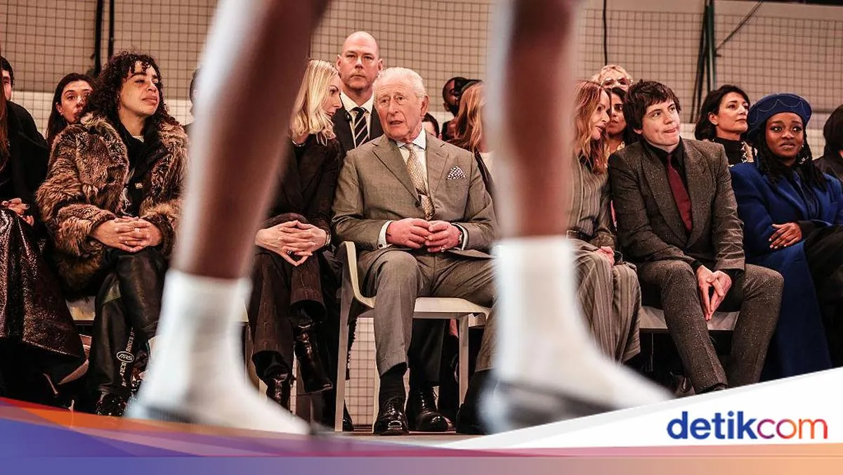 Raja Charles III Hadiri London Fashion Week di Tengah Kontroversi Penangkapan Pangeran Andrew