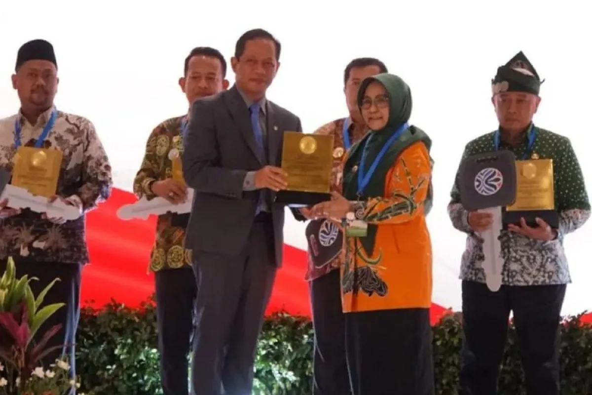 Magetan Terima Sertifikat Pengelolaan Sampah dari Kementerian Lingkungan