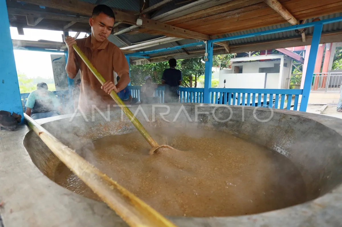 Tradisi Gotong Royong Memasak Ie Bu Peudah di Aceh Besar