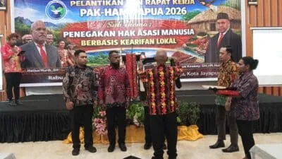 Methodius Kossay Dilantik sebagai Ketua PAK-HAM Papua Periode 2026-2029