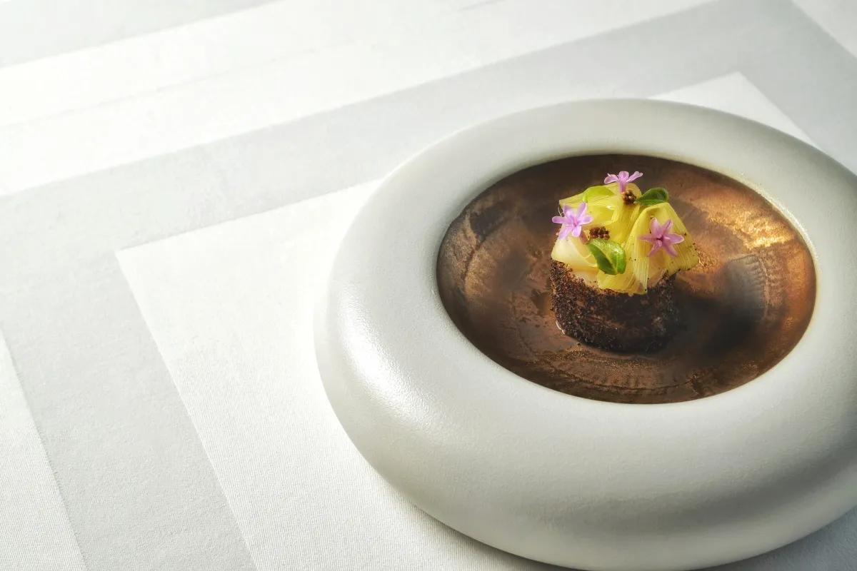 Apéritif Restaurant Hadirkan Menu Eksklusif Berdasarkan Fase Bulan