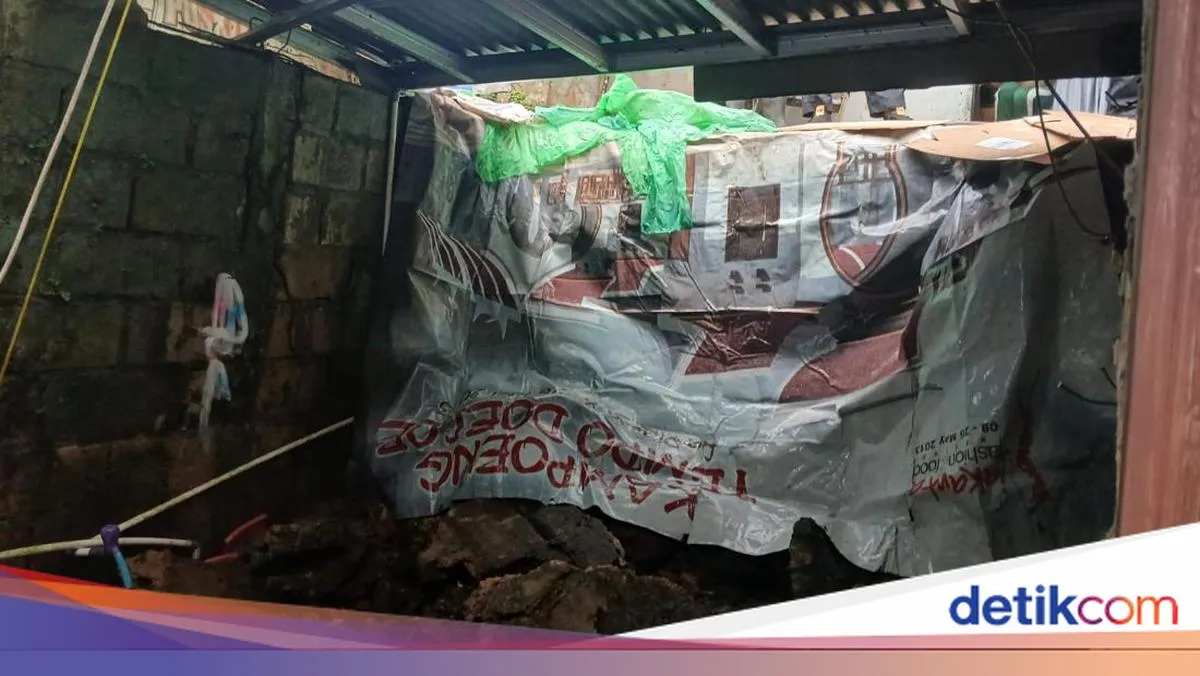 Longsor di Bogor Selatan Akibatkan Dinding Rumah Ambruk