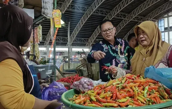 Kenaikan Harga Komoditas Pokok Awal Ramadan di Pasar Batang