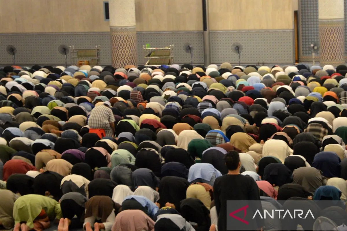 Shalat Tarawih Pertama di Masjid Negara, Kuala Lumpur