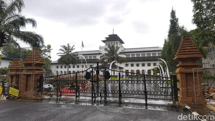 Revitalisasi Gerbang Gedung Sate: Pro dan Kontra di Masyarakat
