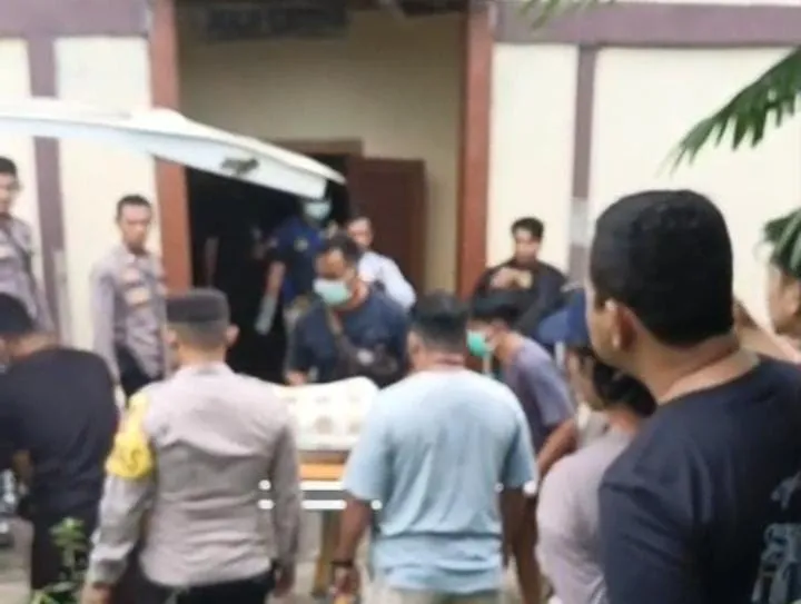 Penemuan Mayat Pria Dalam Karung Gegerkan Warga Sanggau