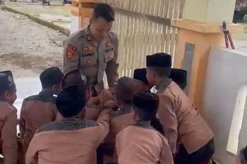 Mahasiswa STIK PTIK Gelar Trauma Healing untuk Anak-Anak Woyla Barat
