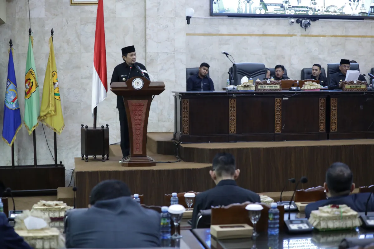 Wagub Kalsel Sampaikan Penjelasan Tiga Raperda pada Sidang Paripurna DPRD