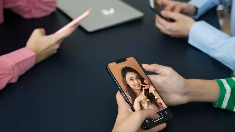 Polarisasi Gender di TikTok: Dari Konten Lucu Menjadi Medan Perang Verbal