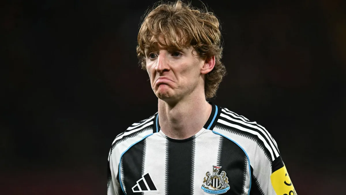Anthony Gordon Bantah Rumor Transfer ke Arsenal dan Liverpool