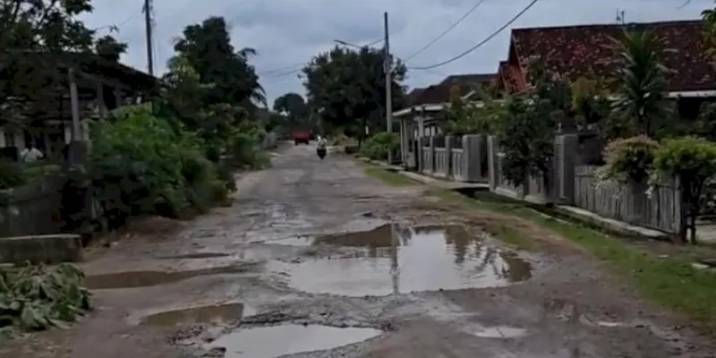 Kondisi Jalan Poros Komering Agung Memprihatinkan Setelah 15 Tahun Tanpa Perbaikan