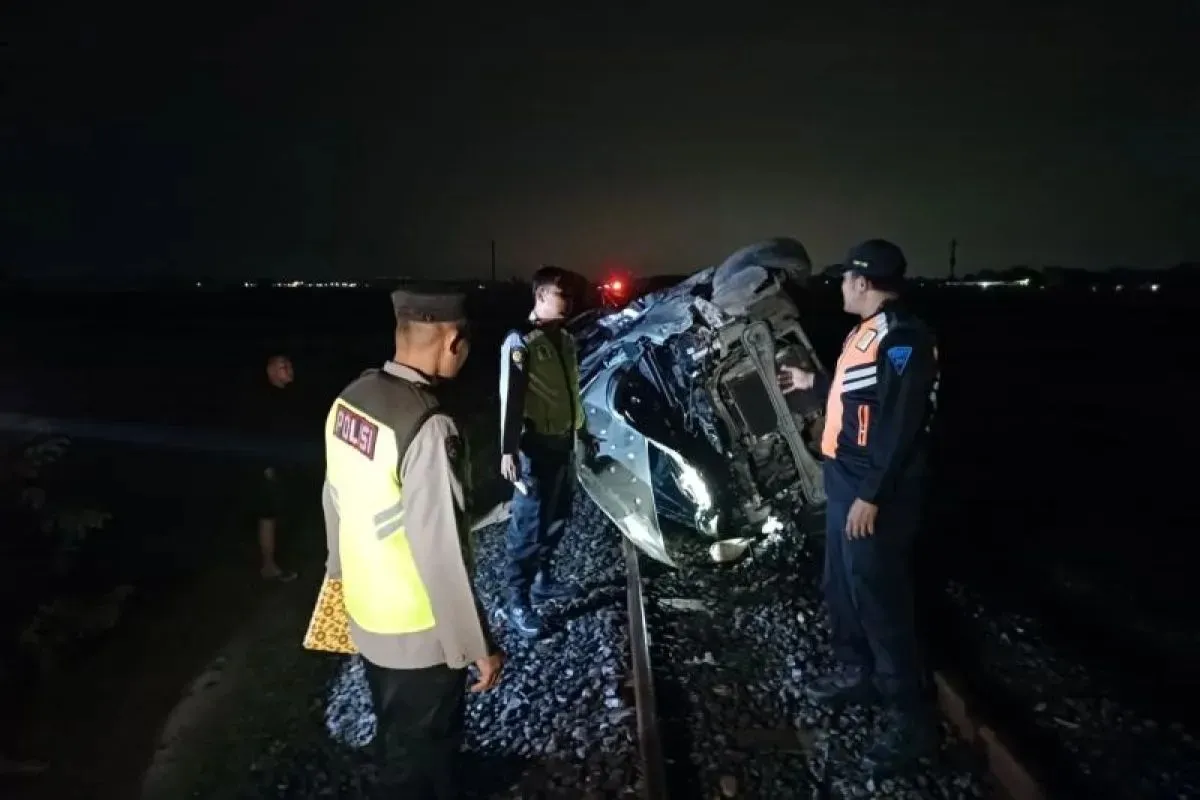 Tiga Nyawa Melayang Akibat KA Pandalungan Tabrak Mobil di Grobogan