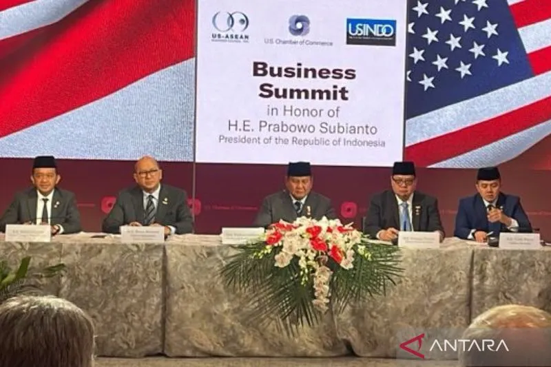 Prabowo Dorong Digitalisasi Pendidikan Lewat Papan Interaktif di Sekolah