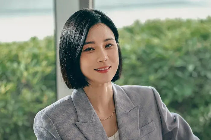 Fakta Menarik Lee Bo Young, Bintang Utama Series Agency