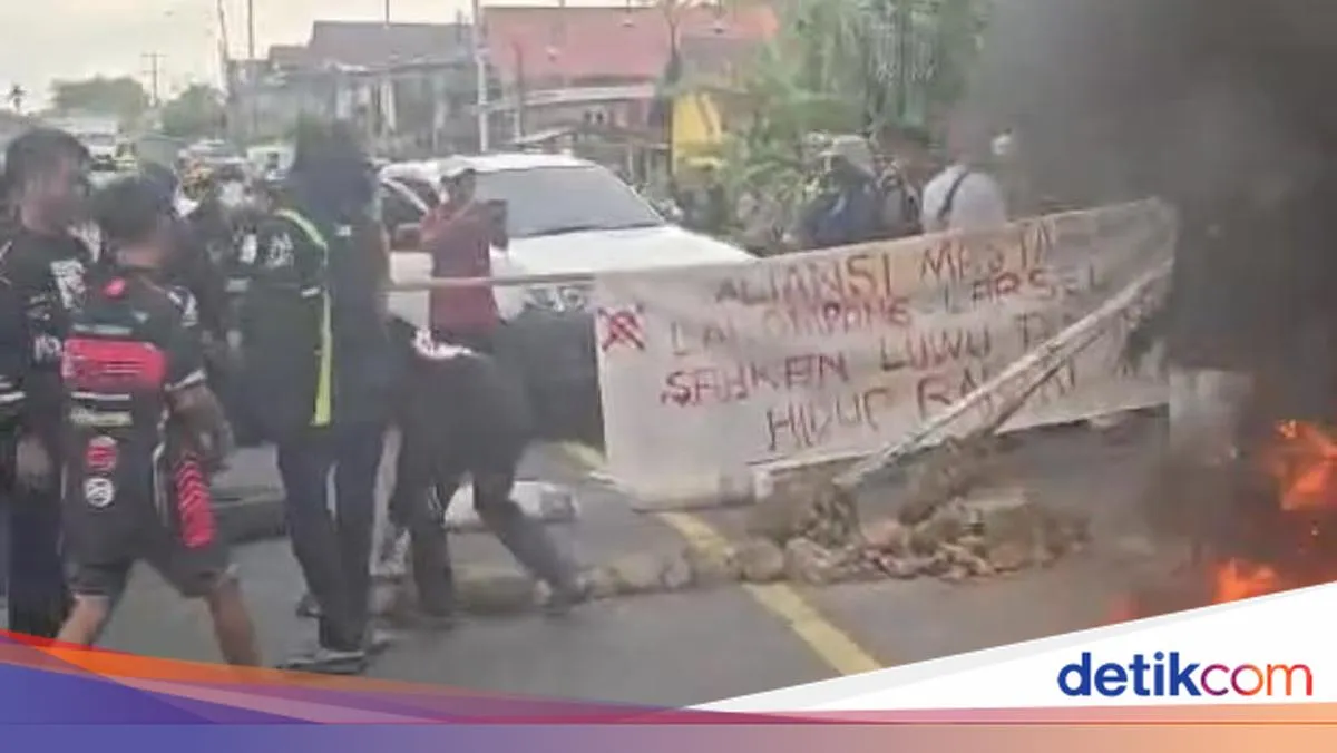 Aksi Unjuk Rasa di Luwu Raya Mengakibatkan Penutupan Jalan Poros Trans Sulawesi