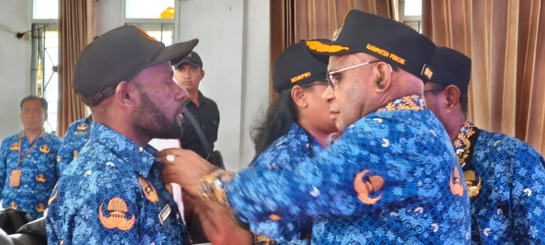 Bupati Elvis Tabuni Serahkan SK kepada 314 PNS Baru di Kabupaten Puncak