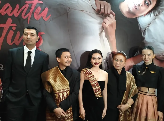 Raditya Dika Terlibat dalam Film Catatan Harian Menantu Sinting, Menyuguhkan Komedi Budaya Batak