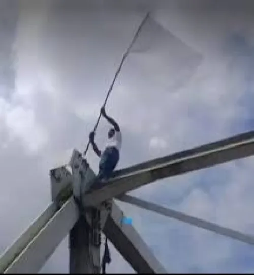 Warga Aceh Kibarkan Bendera Putih sebagai Tanda Butuh Bantuan Pasca Banjir