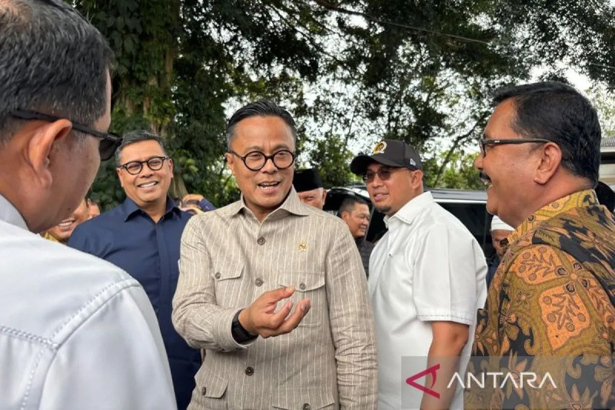 Kebanggaan Warga Tanjung Alam atas Dony Oskaria di Pusat