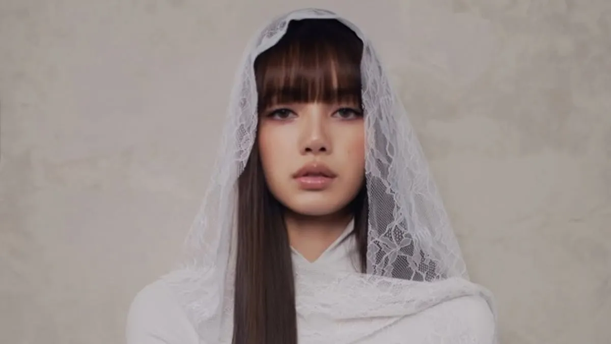Lisa BLACKPINK Luncurkan Koleksi Fashion Hasil Rancangannya Sendiri
