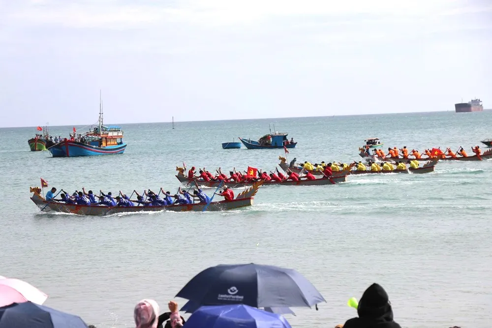 Festival Balap Perahu Naga: Tradisi dan Semangat Tahun Baru di Ca Na