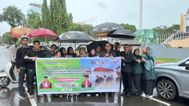 PN Makassar Gelar Kampanye Integritas Lewat Pembagian Takjil di Ramadan