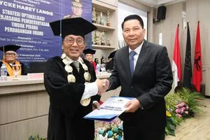 Kapolda Sulut Raih Gelar Doktor Ilmu Hukum dengan Predikat Cumlaude