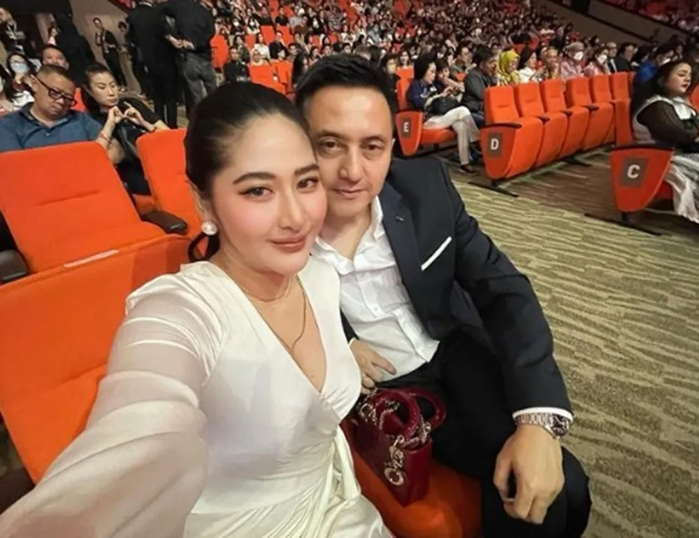 Kisah Cinta Ricky Subagja: Dari Dipanggil 'Om' hingga Usia 26 Tahun Berbeda