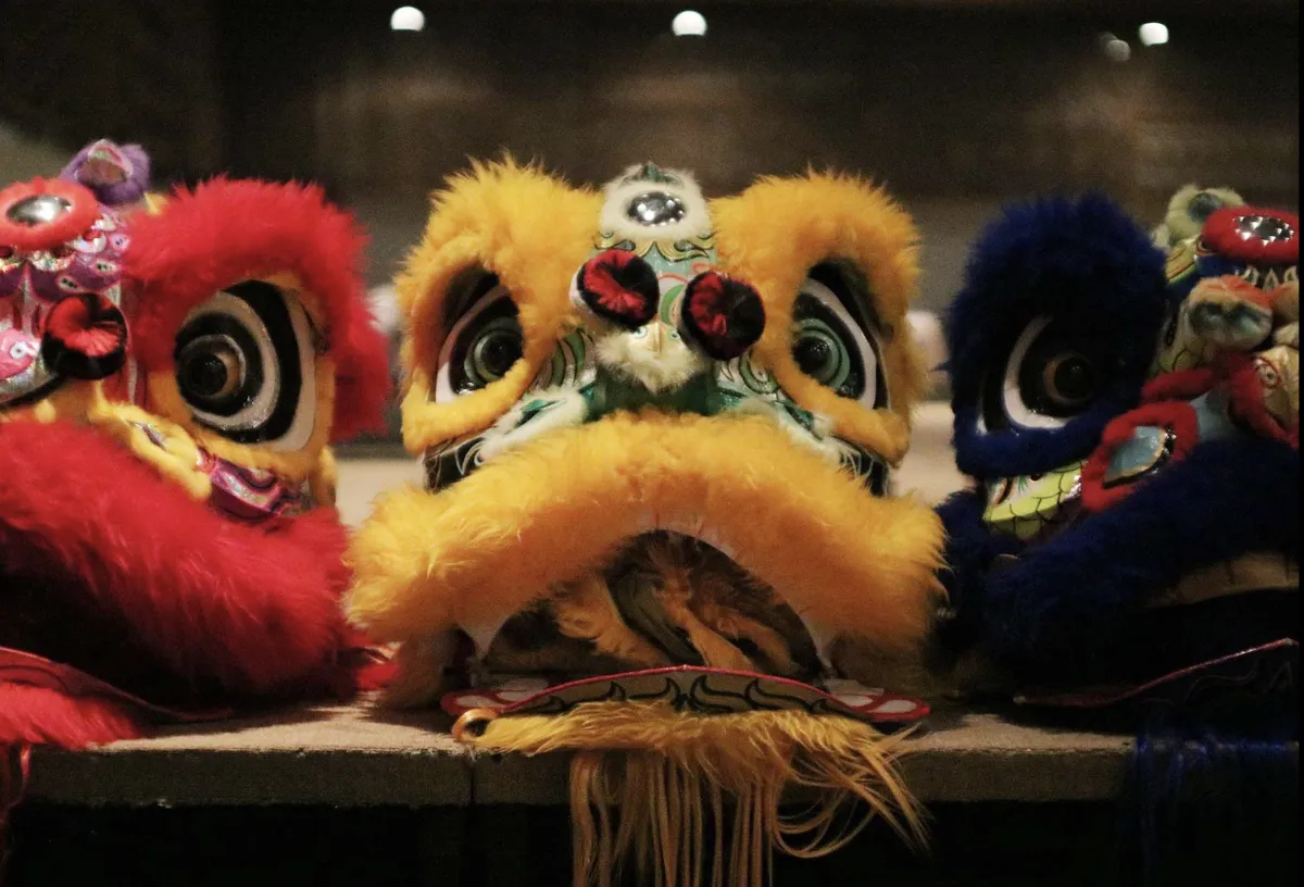 Keberuntungan dan Kemakmuran dalam Pertunjukan Barongsai di Cholon saat Tahun Baru Imlek