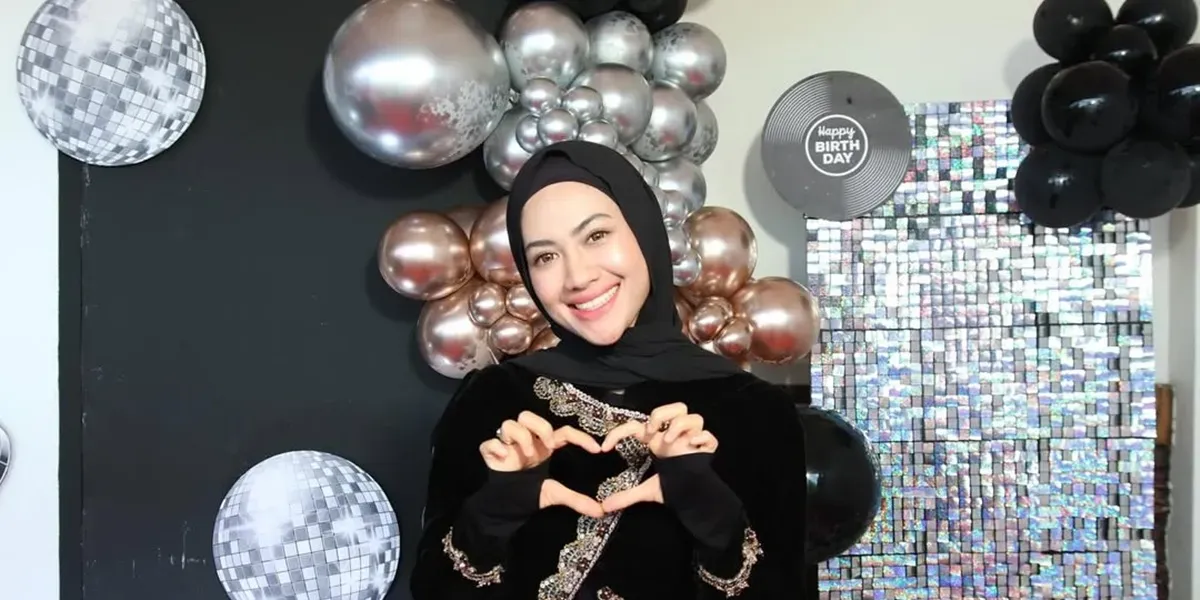 Della Perez Terkait Isu Pindah Agama dan Kehidupan Sehari-hari
