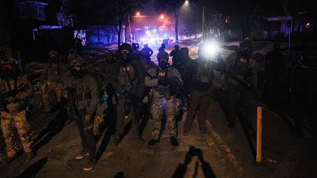 Ketegangan Meningkat di Minneapolis, Penembakan oleh Agen Imigrasi AS