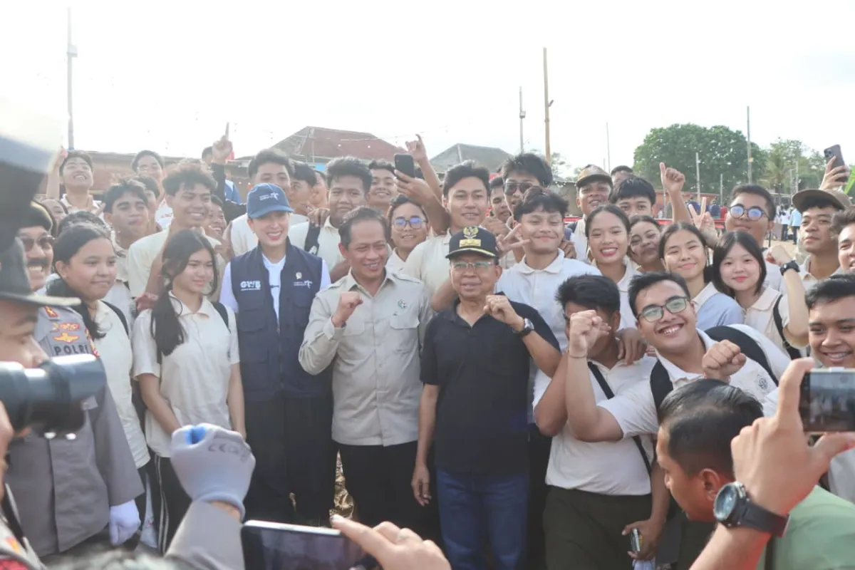 Dua Menteri Turun ke Bali untuk Bersihkan Sampah Pantai setelah Teguran Presiden