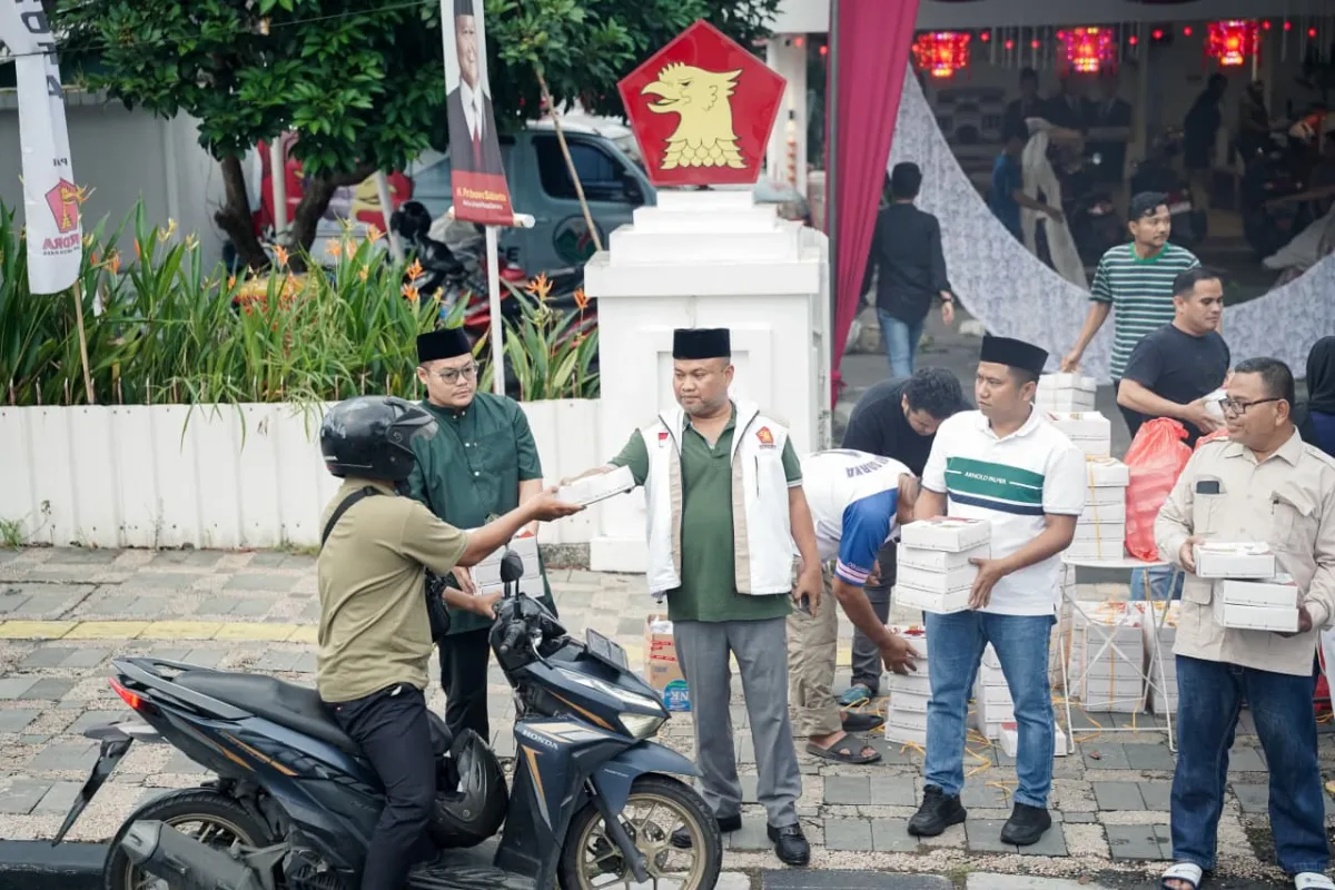 Gerindra Sumut Bagikan 1.000 Takjil dan Nasi Kotak Setiap Hari di Ramadan